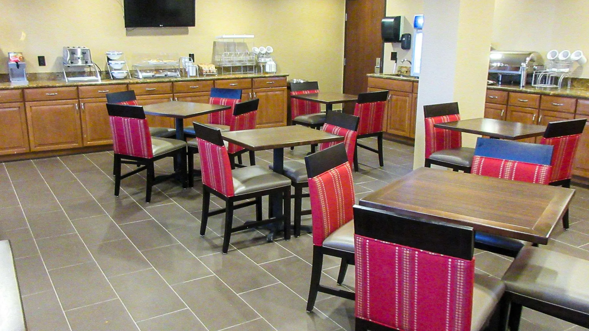 Comfort Inn & Suites Phoenix North - Deer Valley Hotel