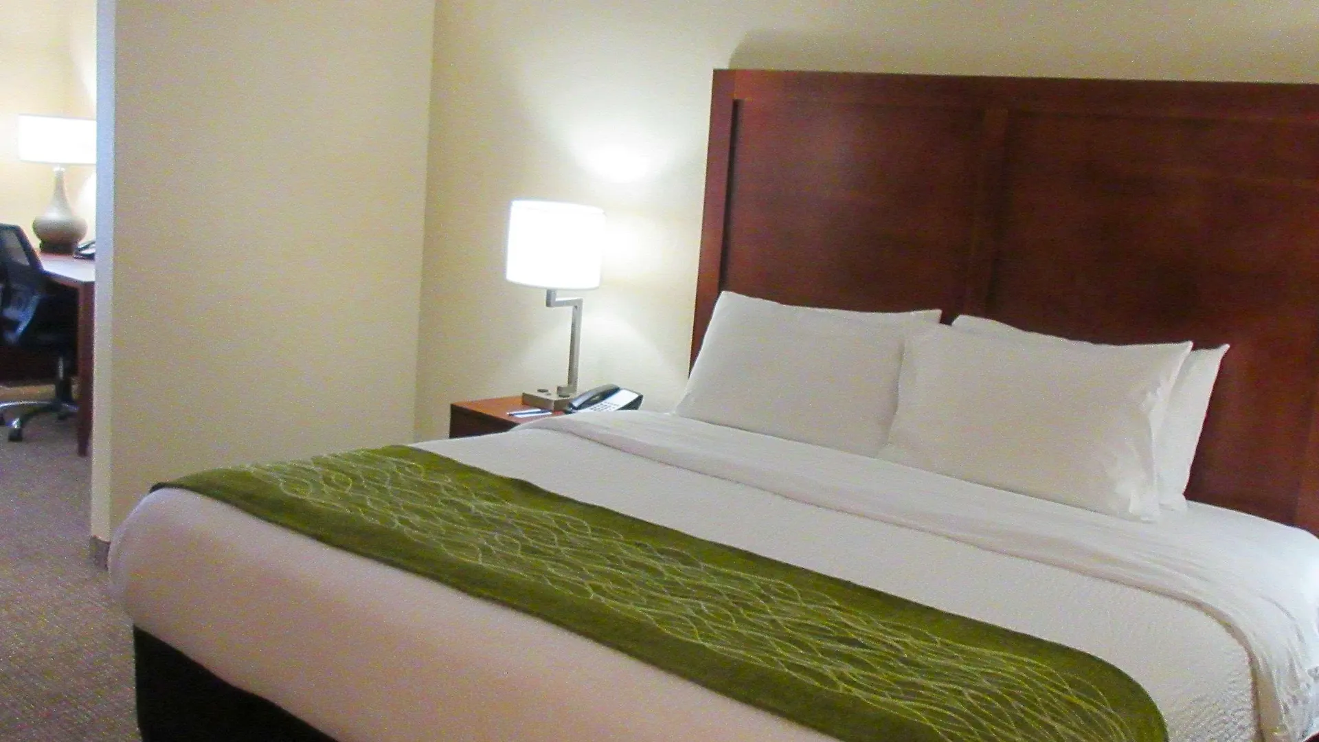 Comfort Inn & Suites Phoenix North - Deer Valley