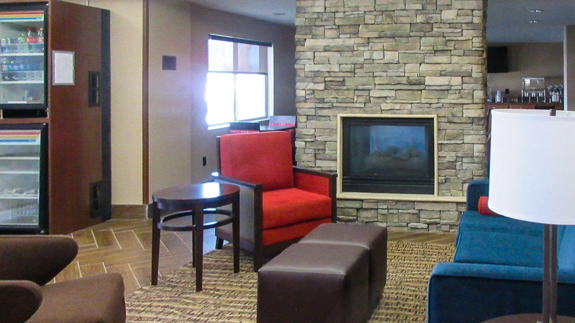 Comfort Inn & Suites Phoenix North - Deer Valley Hotel