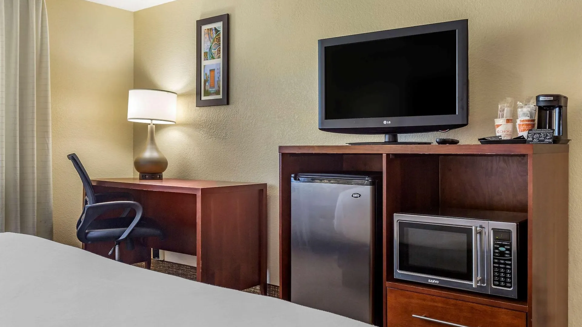 Comfort Inn & Suites Phoenix North - Deer Valley Hotel