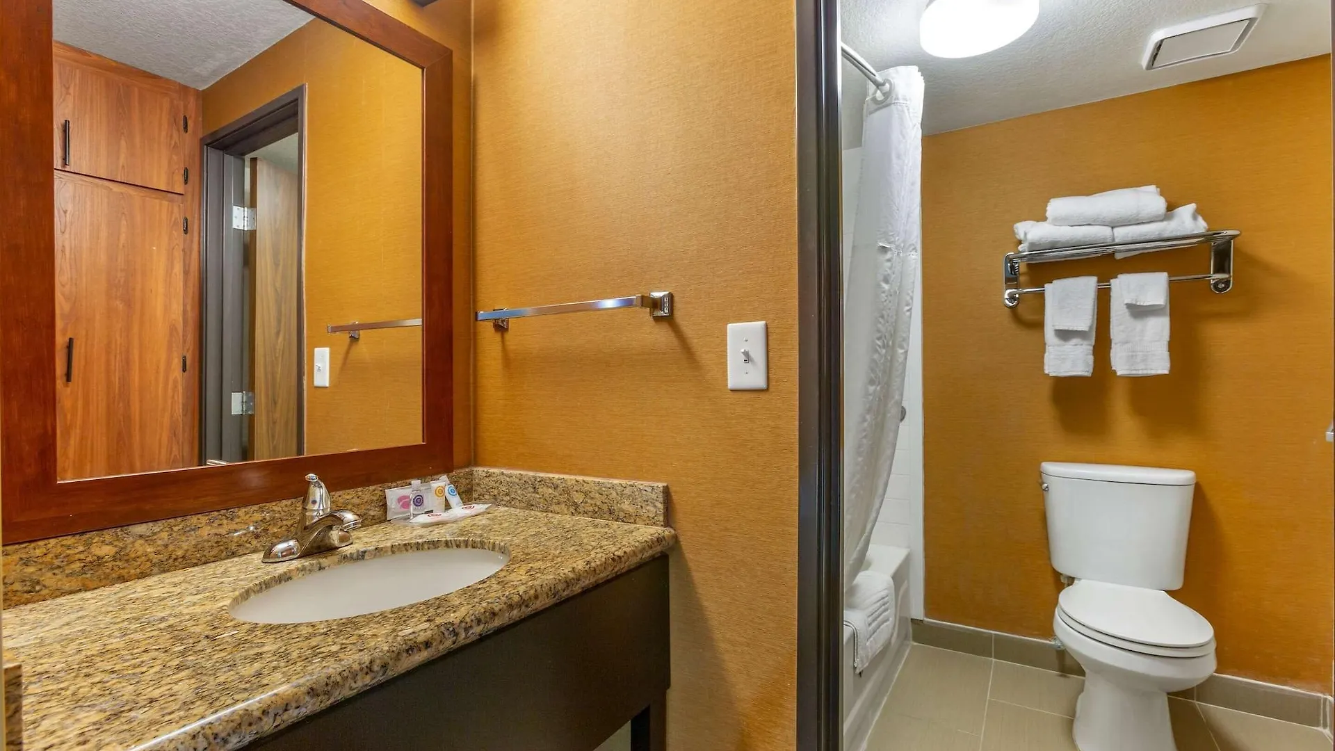 Comfort Inn & Suites Phoenix North - Deer Valley