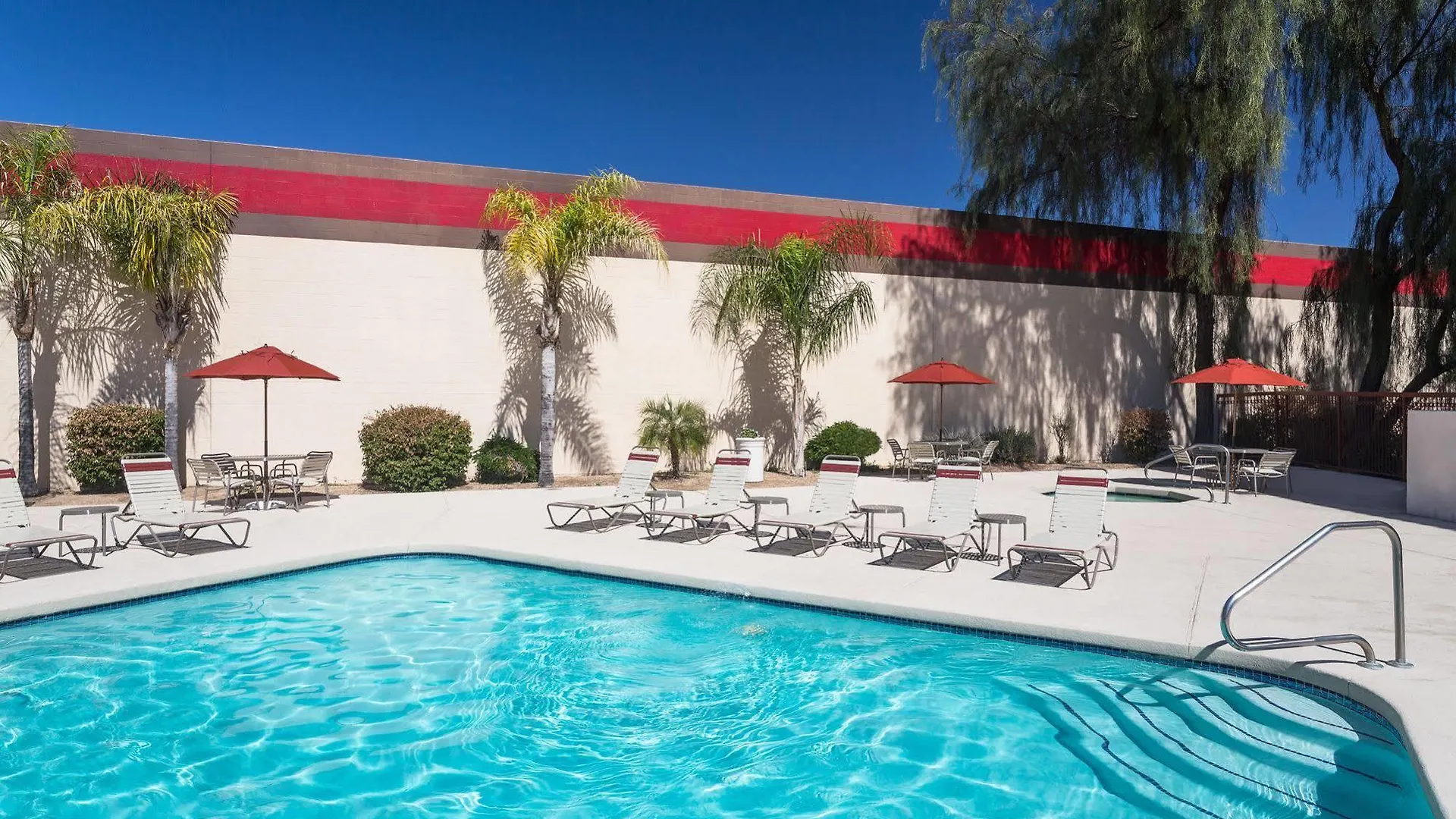 Comfort Inn & Suites Phoenix North - Deer Valley Hotel